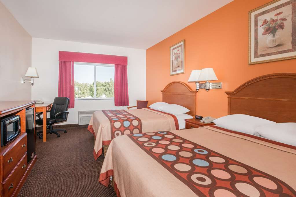 Super 8 By Wyndham Salina Hotel Quarto foto